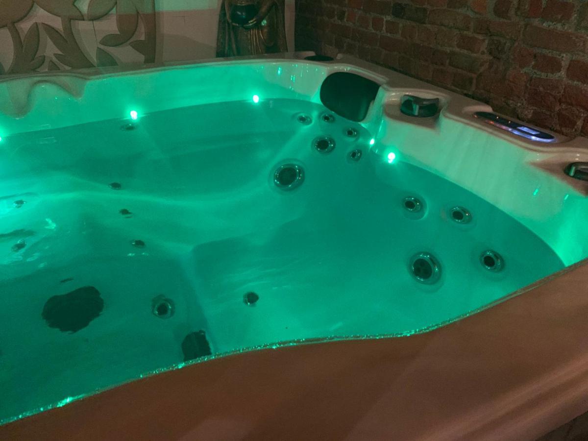 Nice And Cosy Place With Jacuzzi And Sauna To Relax In The Centre Of Antwerpen Eksteriør billede